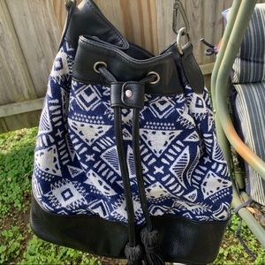 Sweater Bucket crossbody handbag from market
